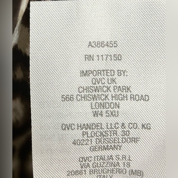 Belle by Kim Gravel Leopard Print Zip-Pocket Top in Brown and Cream - Picture 8 of 8